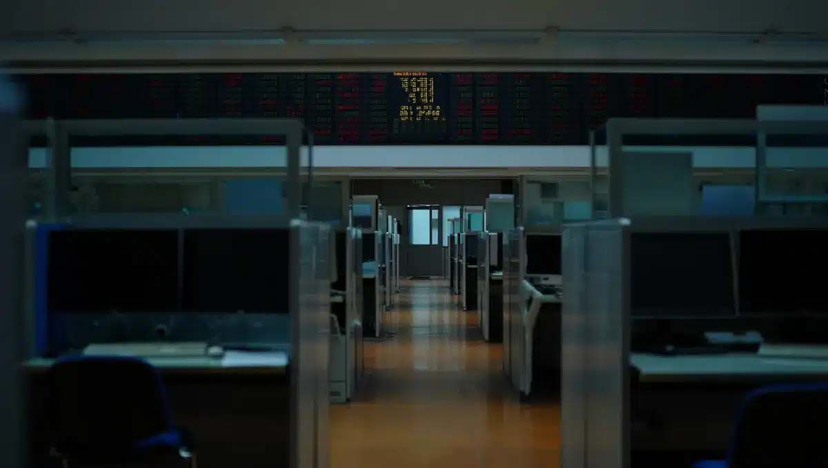 Apple stock falls 7% after Q3 earnings beat but weak guidance