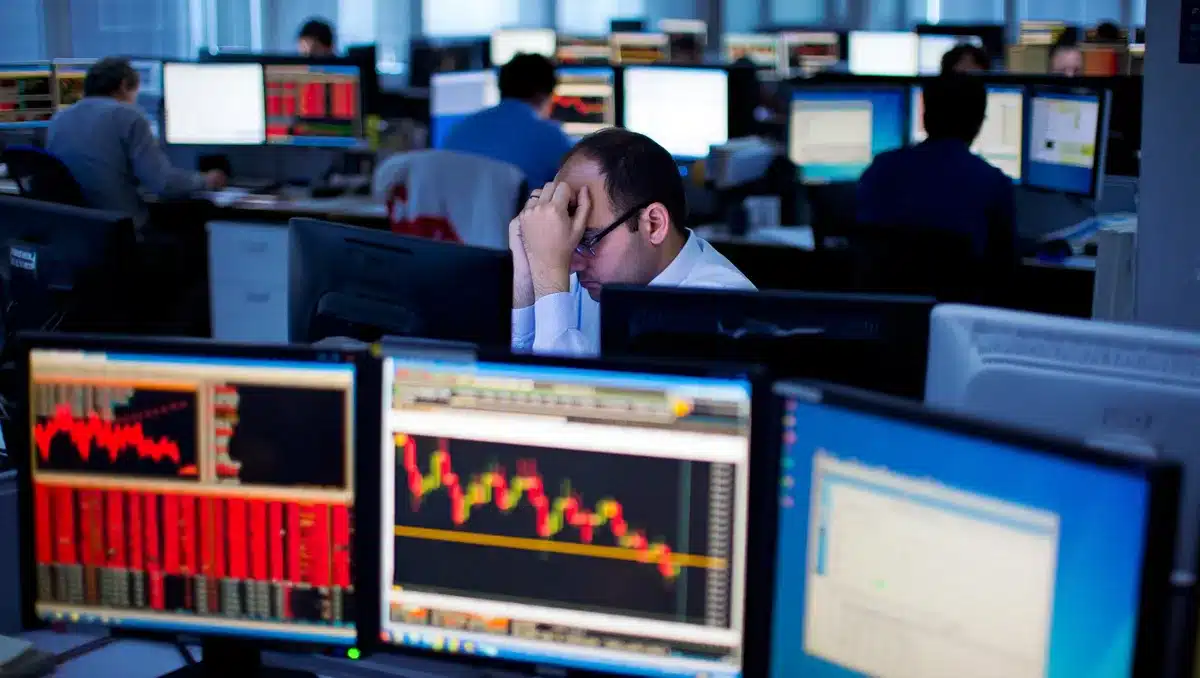 Dow Jones falls 0.85% as market momentum fades