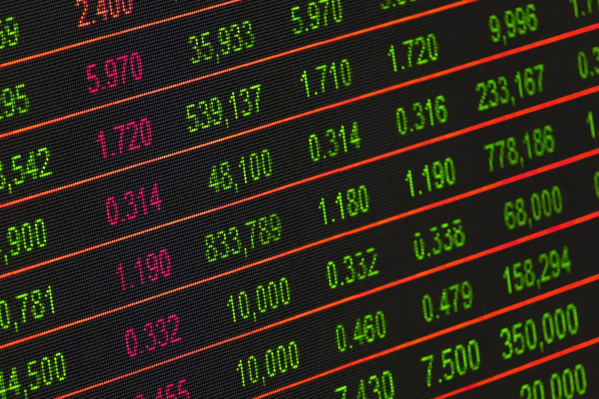 Dow Jones falls 700 points as Walmart, Boeing stocks slide