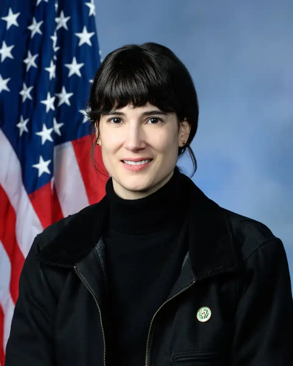 Gluesenkamp Perez advances to November general election in Washington's 3rd District