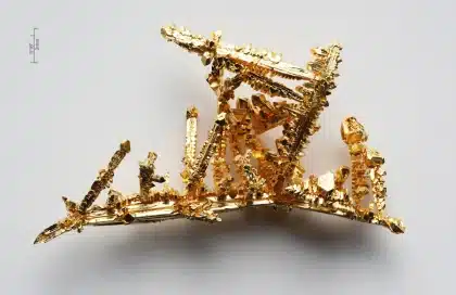 Gold climbs to $4,322 as Hormuz tensions fuel rate-hike fears