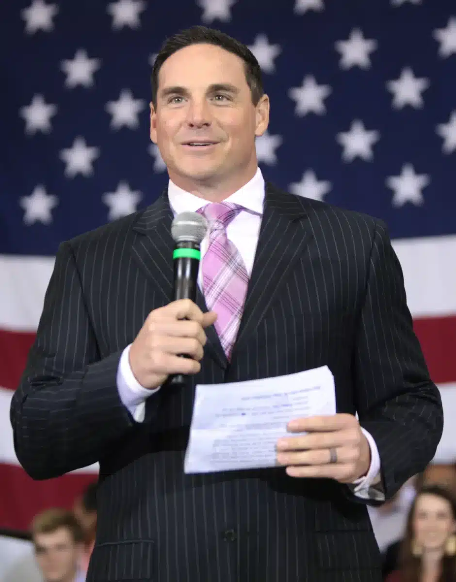 Jay Feely wins Arizona GOP primary, advances to November
