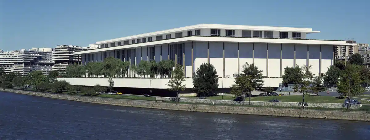 Kennedy Center board votes to inscribe Trump's name on building