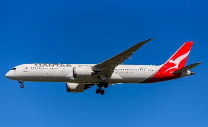 Qantas A380 flew to Dallas with work light left in wing
