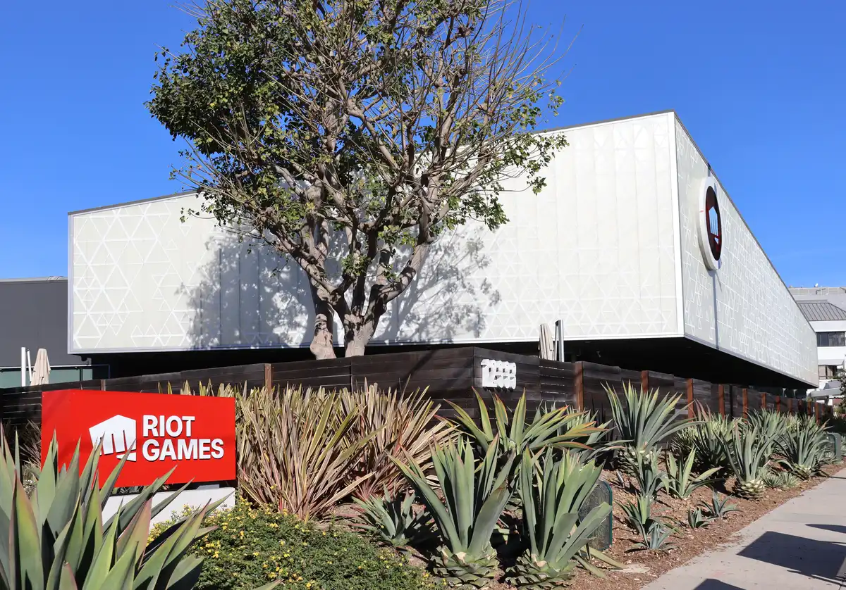 Riot stock surges 25% after Anthropic signs $9.1B data center deal