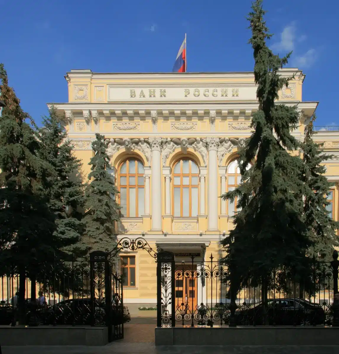 Russian bank cash withdrawals hit seventh consecutive month of record outflows
