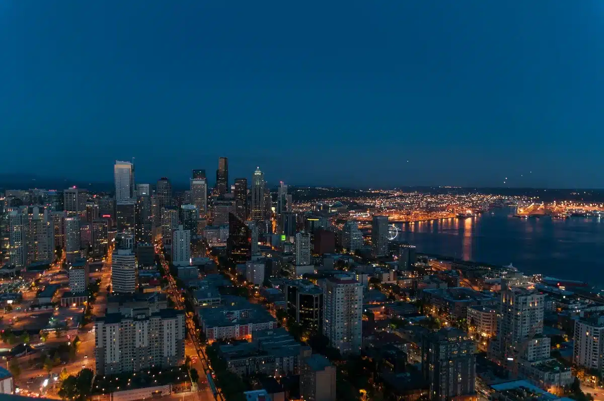 Pole fire in Seattle knocks out power to 9,300 customers in South Seattle