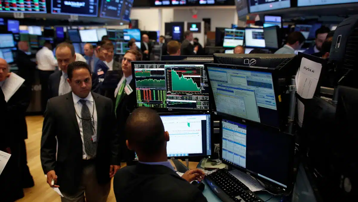 Stock market trading floor during a bullish session | stock market floor bull rally