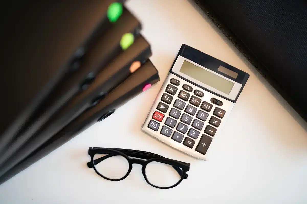A borrower reviewing loan documents and payment options on a computer screen, with financial statements and repayment plan comparisons visible, reflecting the complexity of choosing a new repayment strategy.