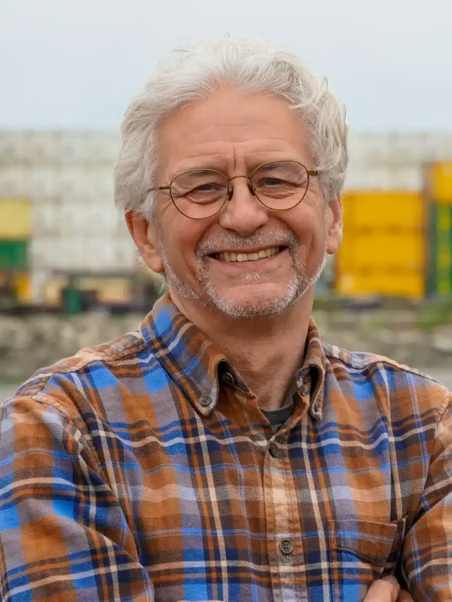 Tom Begich suspends Alaska governor campaign, endorses Kreiss-Tomkins
