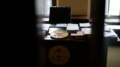 Trump renews effort to remove Fed Governor Lisa Cook after court blocked first
