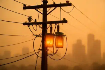US electrical grid faces blackout risk as heat wave peaks Wednesday