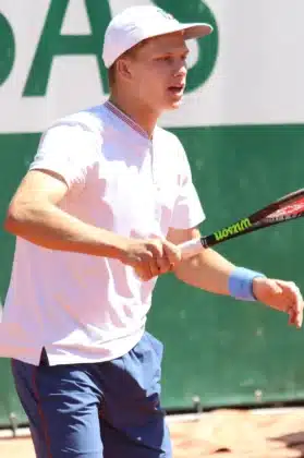 Jenson Brooksby beats Sebastián Baez in Chengdu debut