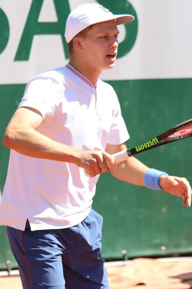 Jenson Brooksby beats Sebastián Baez in Chengdu debut