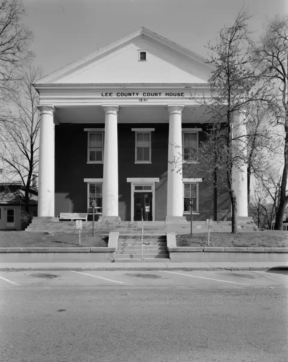Lee County, Iowa: county seats Fort Madison and Keokuk, population 33,555