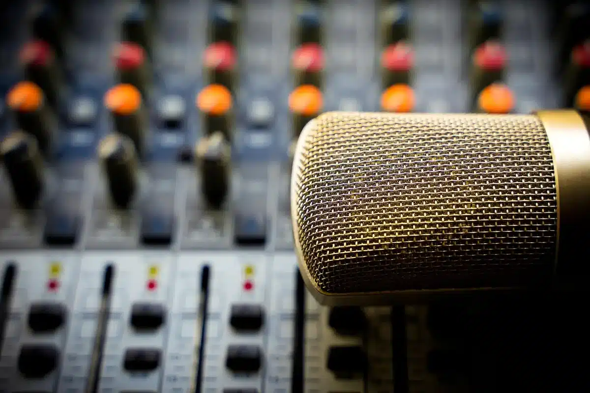 A podcast studio setup with professional microphone and lighting, modern minimalist aesthetic, ready for recording an interview conversation about entrepreneurship and resilience.