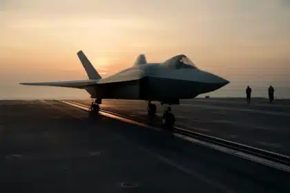 Navy fighter programs: what to know about the F-35C and F/A-XX debate