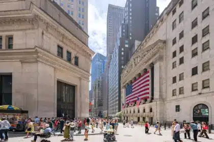 Stock market falls as strong jobs report reignites rate hike fears