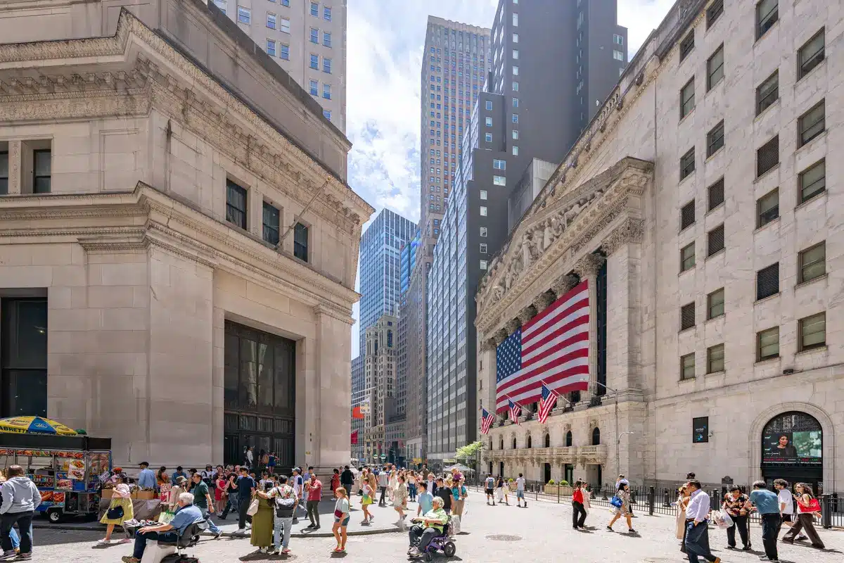 Stock market falls as strong jobs report reignites rate hike fears