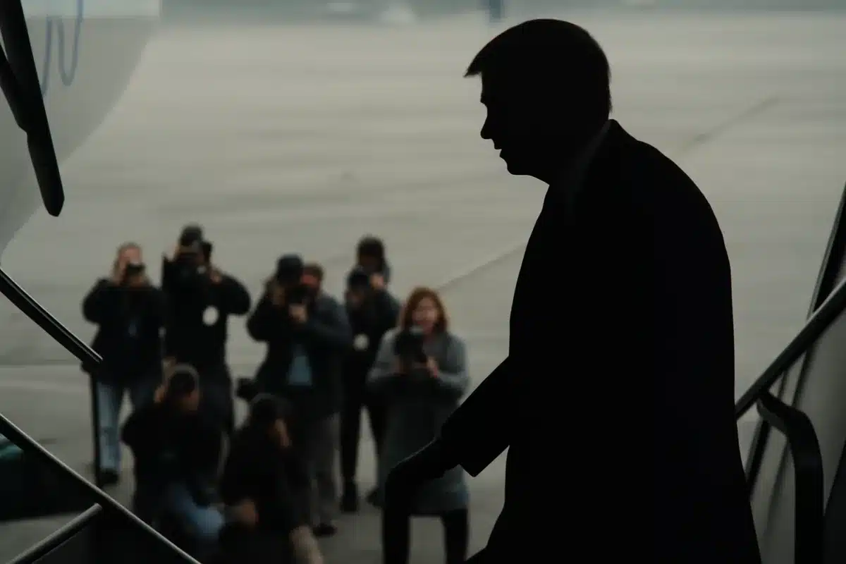 Trump arrives with noticeably darker hair, sparking internet speculation