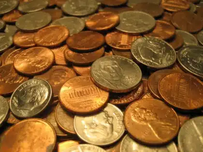 UK investors withdraw £15bn from equities in past year