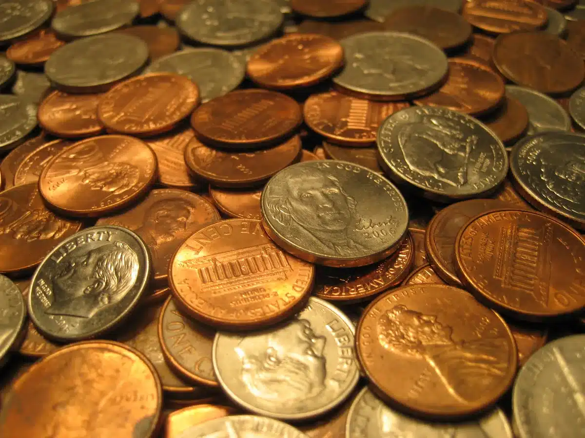 UK investors withdraw £15bn from equities in past year